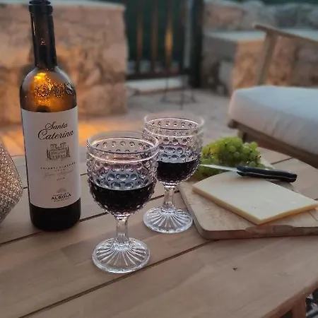 Fameliti Casa Torre בית נופש Stavríon