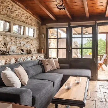 Fameliti Casa Torre - Historic Maniot Tower House *