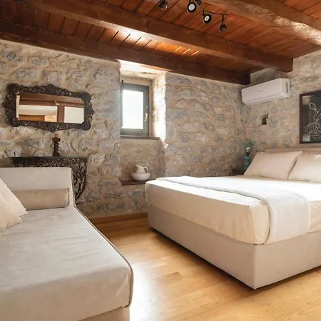 Fameliti Casa Torre * Stavrion
