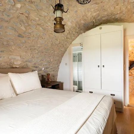 Fameliti Casa Torre * Stavrion