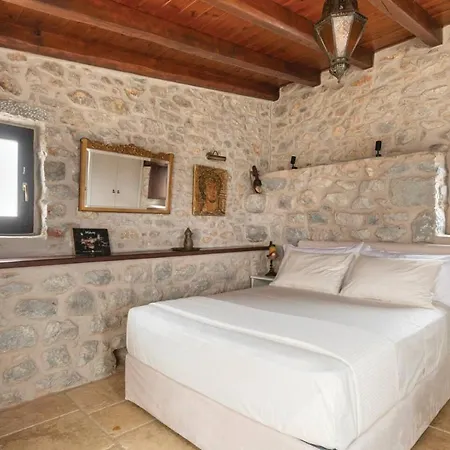 בית נופש Fameliti Casa Torre - Historic Maniot Tower House *
