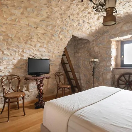 Fameliti Casa Torre * Stavrion
