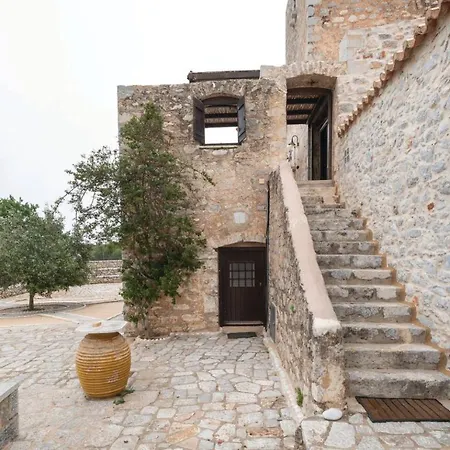 Fameliti Casa Torre - Historic Maniot Tower House *