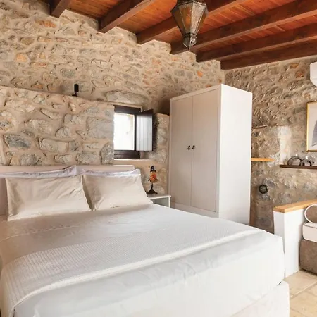בית נופש Fameliti Casa Torre - Historic Maniot Tower House Stavríon