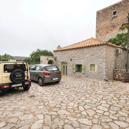 Fameliti Casa Torre - Historic Maniot Tower House