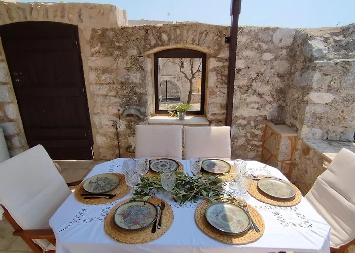 Fameliti Casa Torre Σταυρί