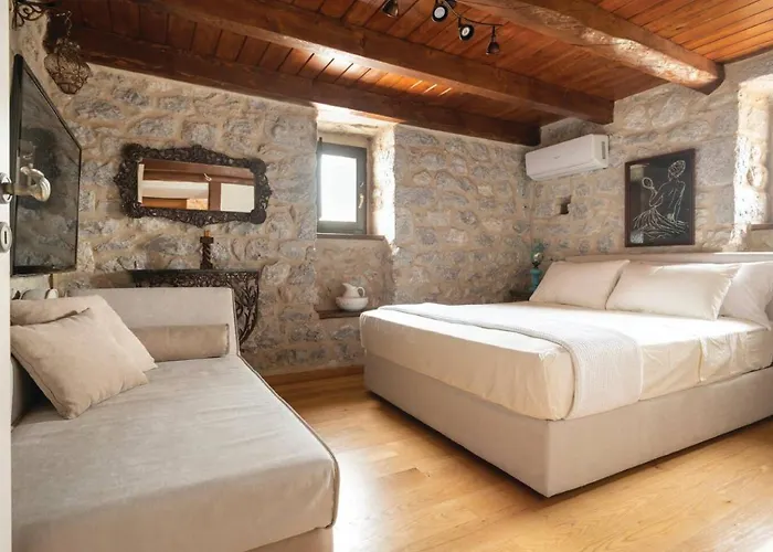 Fameliti Casa Torre * Σταυρί