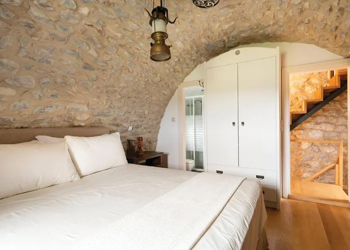 Fameliti Casa Torre * Stavrion